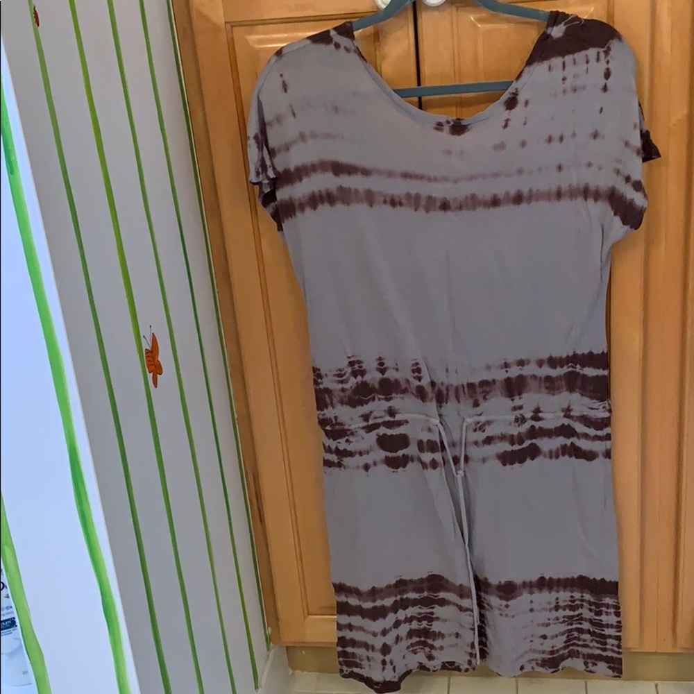Light throw dress with adjustable string